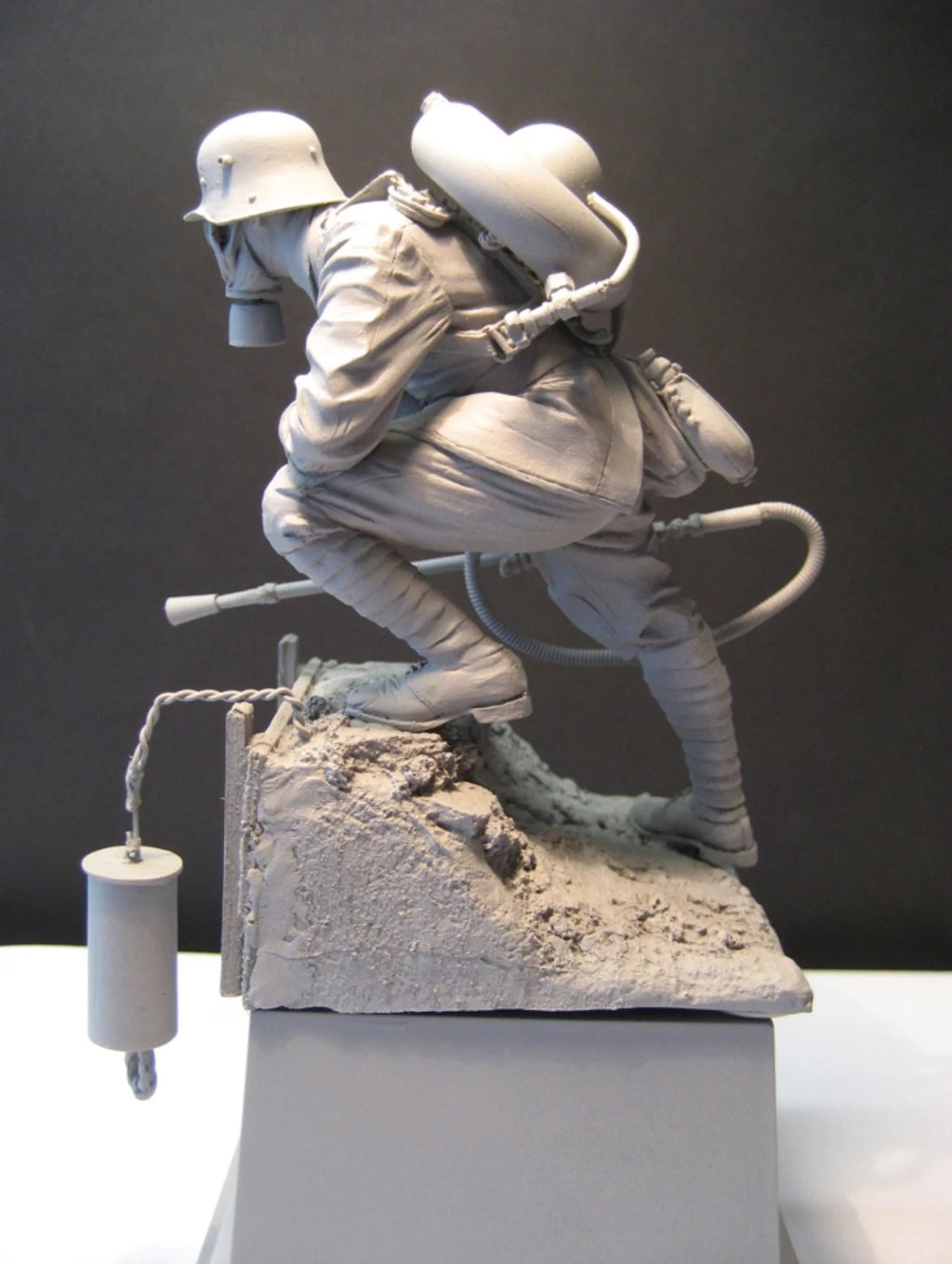 1/16 WWI Flamethrower Soldier Resin Model Kit with Trench Base - R Supply Store