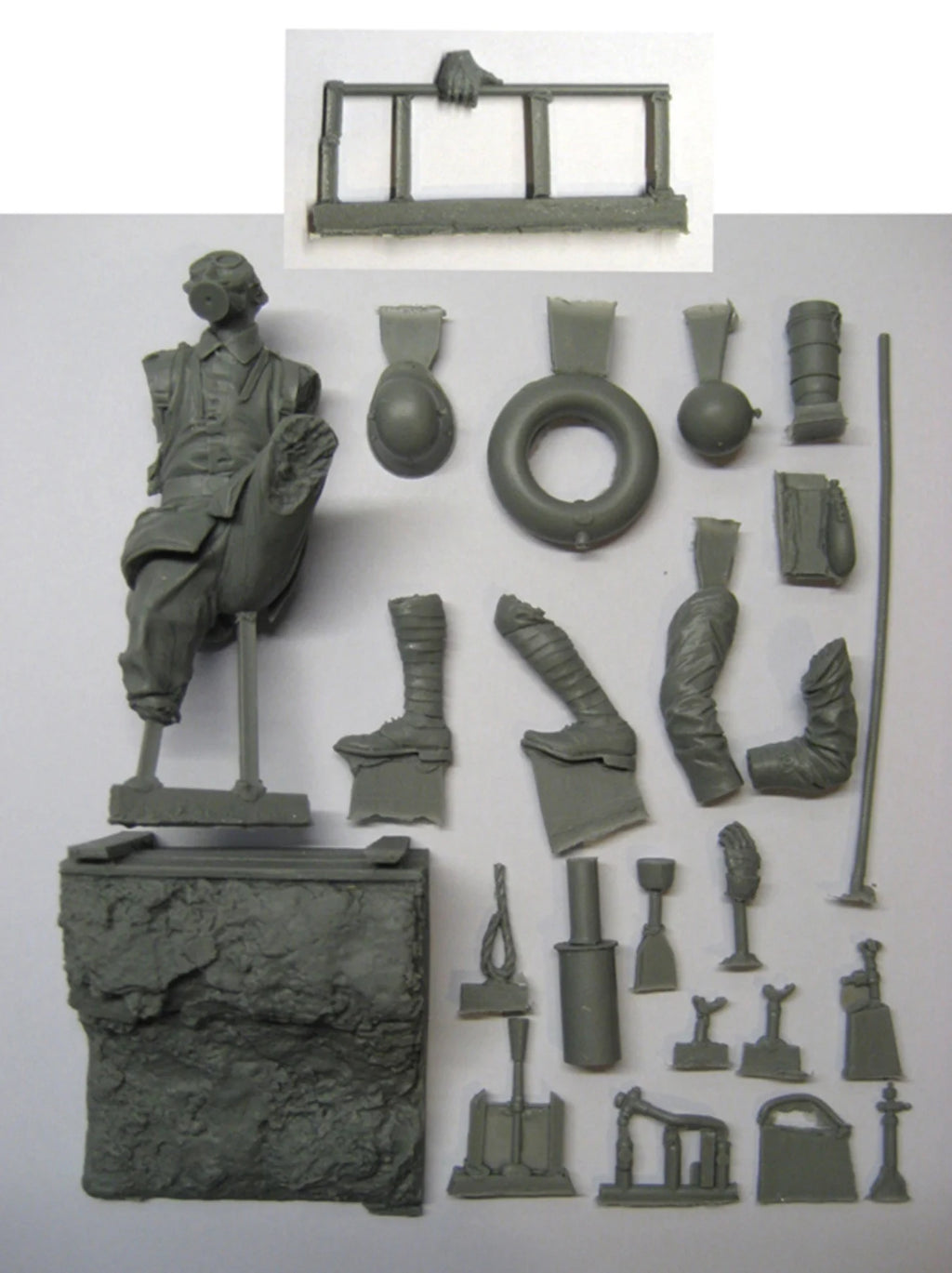 1/16 WWI Flamethrower Soldier Resin Model Kit with Trench Base - R Supply Store