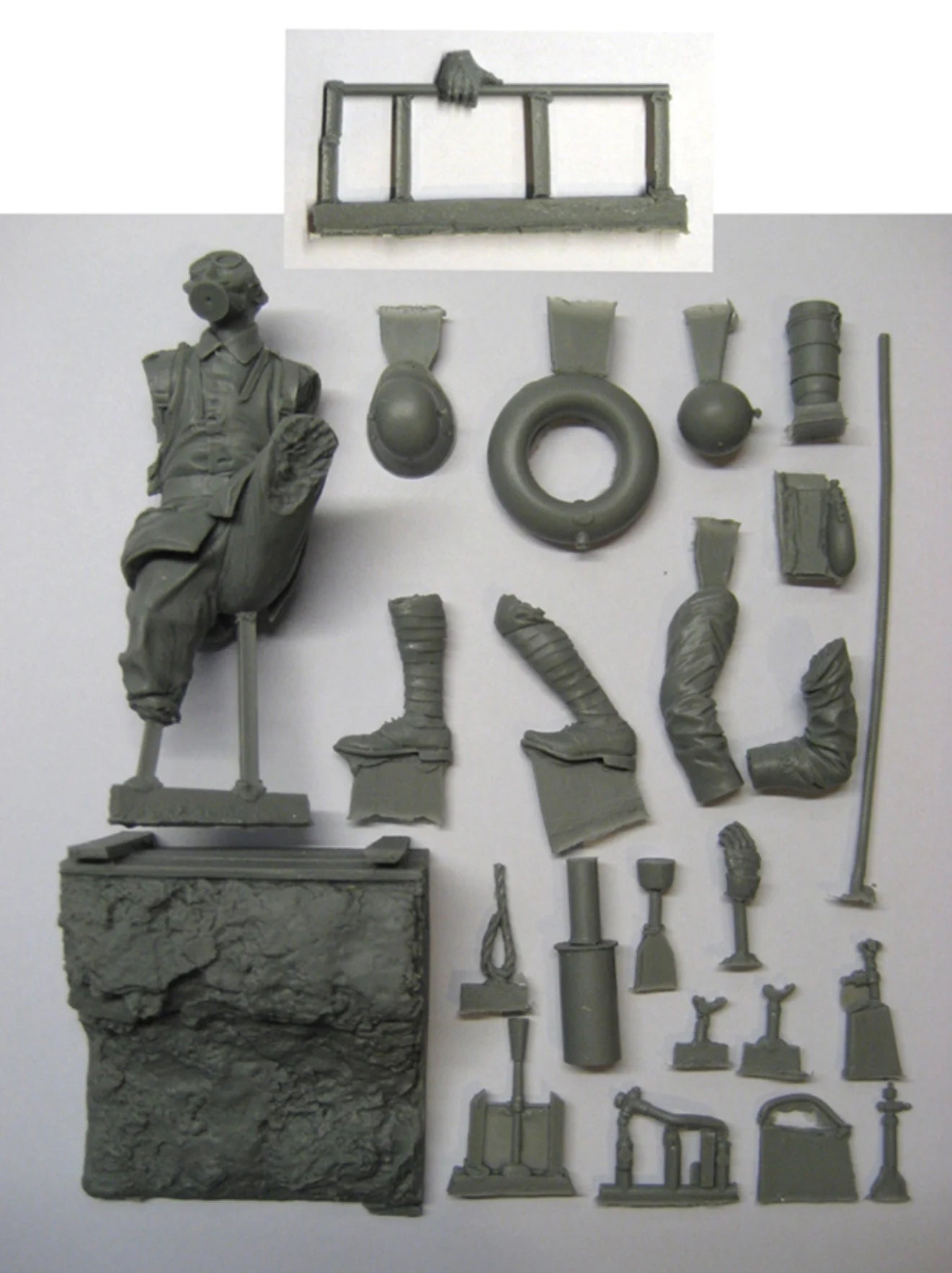 1/16 WWI Flamethrower Soldier Resin Model Kit with Trench Base - R Supply Store