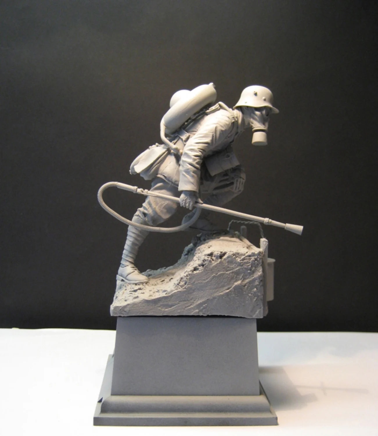 1/16 WWI Flamethrower Soldier Resin Model Kit with Trench Base - R Supply Store