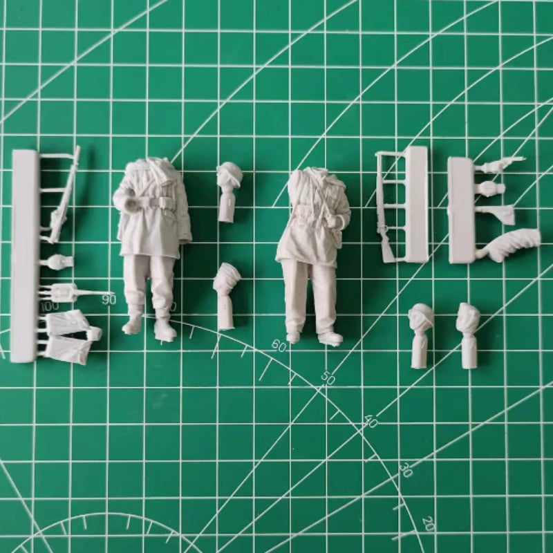 1/35 Scale Die-Cast Resin Figure Model Kit WWII German Army Grenadiers 2 Figures Unassembled and Unpainted - R Supply Store