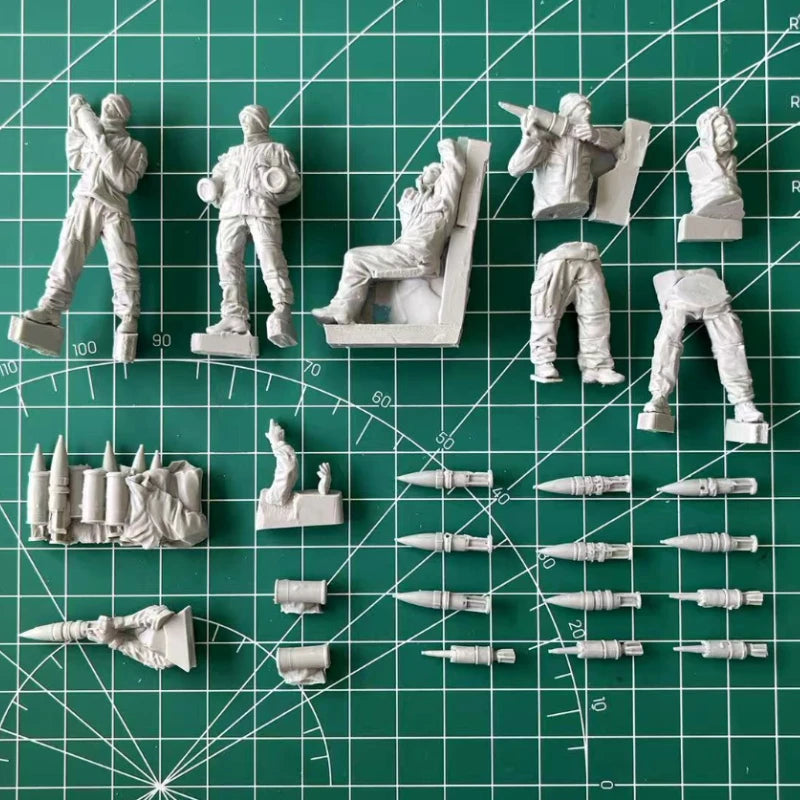 1/35 Scale Die-Cast Resin Figure Model Kit Ukrainian Tank Loaders 5 Figures (No Tank) Unassembled and Unpainted - R Supply Store