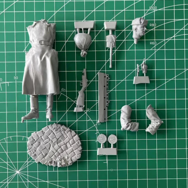 1/16 Scale Resin Figure Model Kit | 1945 Soviet Soldier Diecast Unassembled Unpainted Military Miniature - R Supply Store