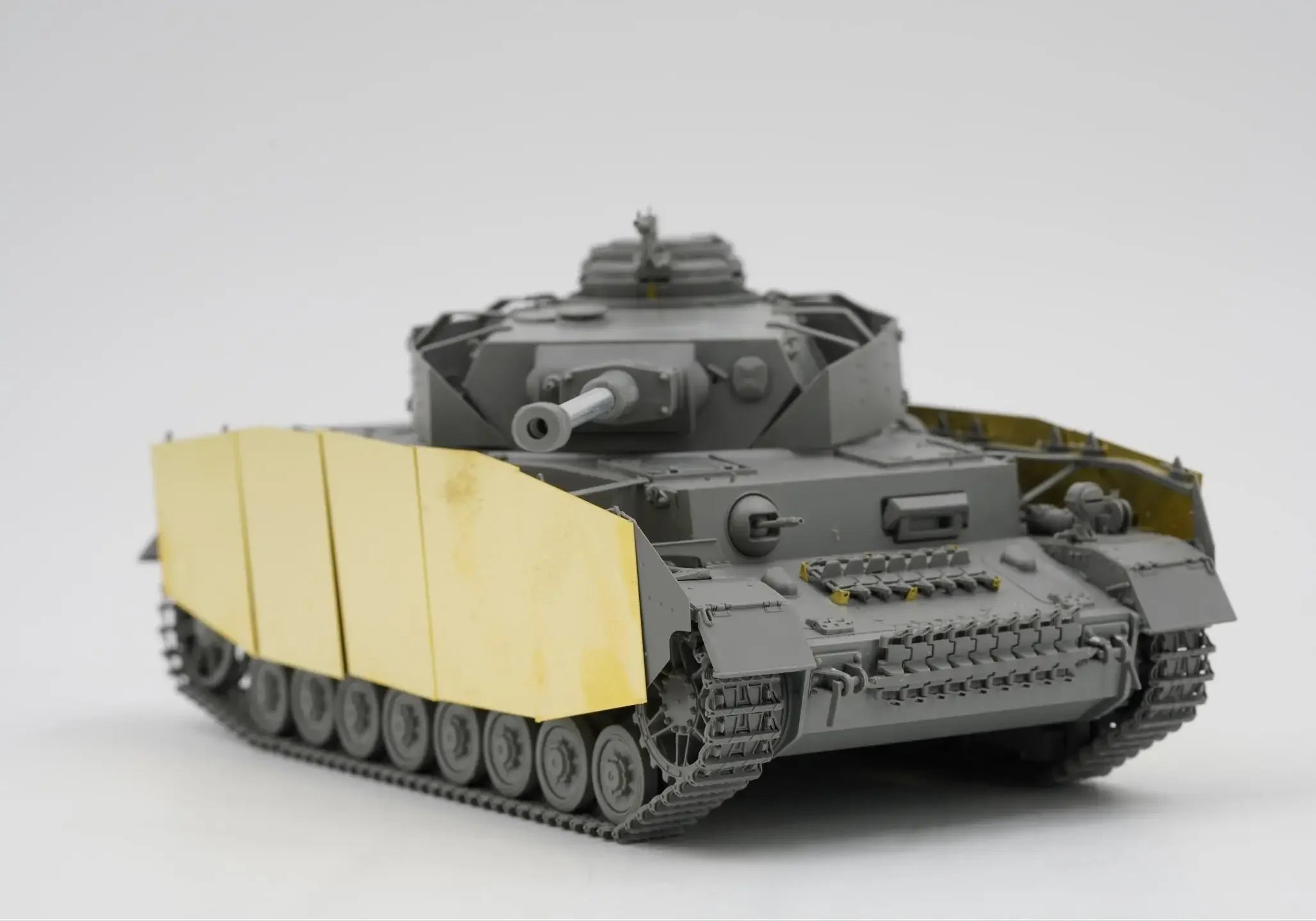 Border BT-050 | 1/35 Scale Pz.Kpfw.IV Ausf.H Late Version German Tank Model Kit | Unassembled Plastic Model - R Supply Store