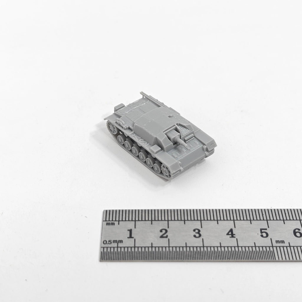 1/144 Scale Sturmgeschütz III Ausf. B | WWII German Assault Gun Model Kit Unassembled Miniature - R Supply Store
