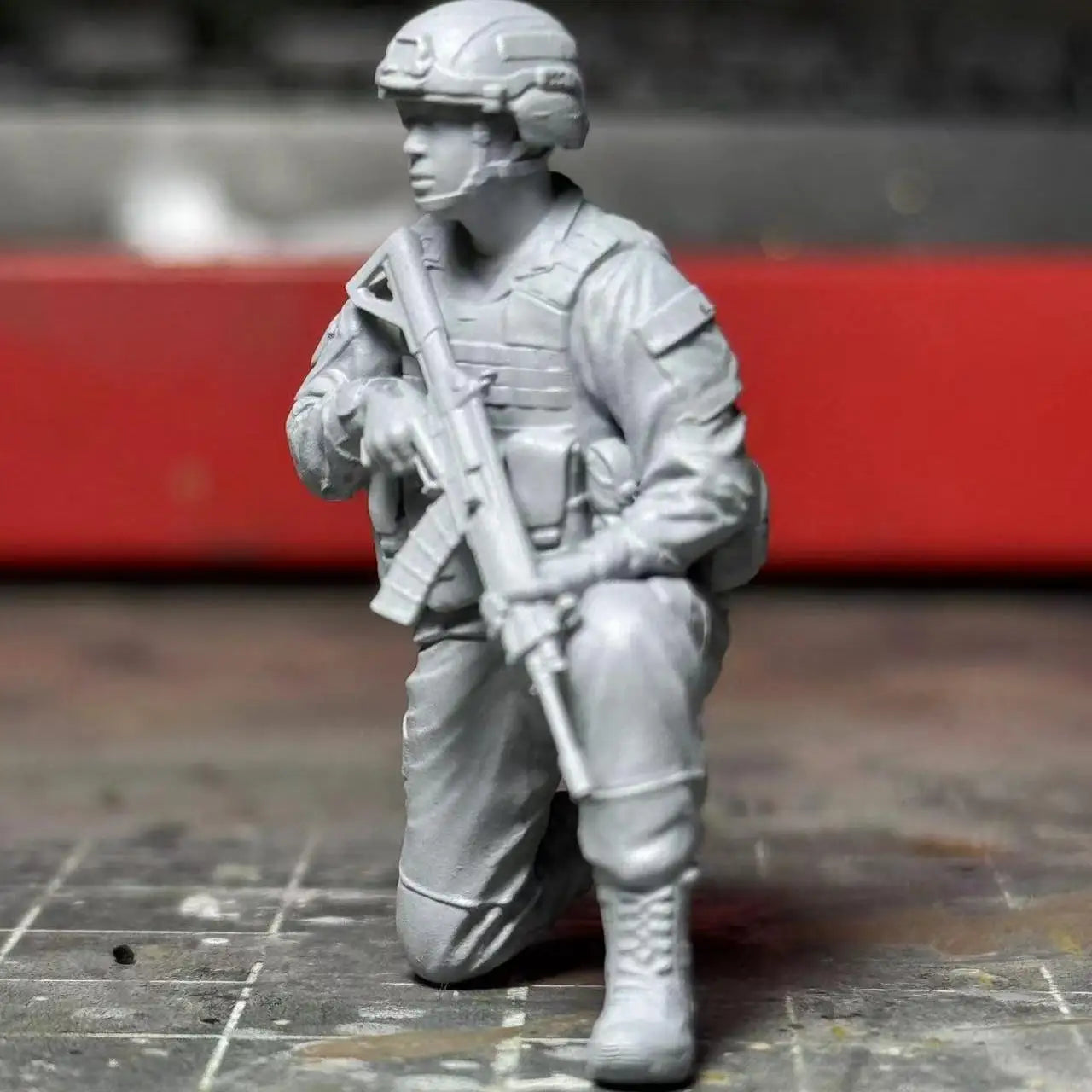 1/35 Scale Modern Infantry Soldier Kneeling Resin Figure - Tactical Urban Combat Miniature
