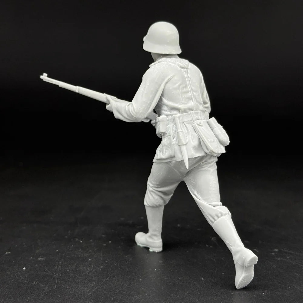 1/16 Scale WWII German Army Charging Soldier - Intense Combat Pose | R-Supply Store