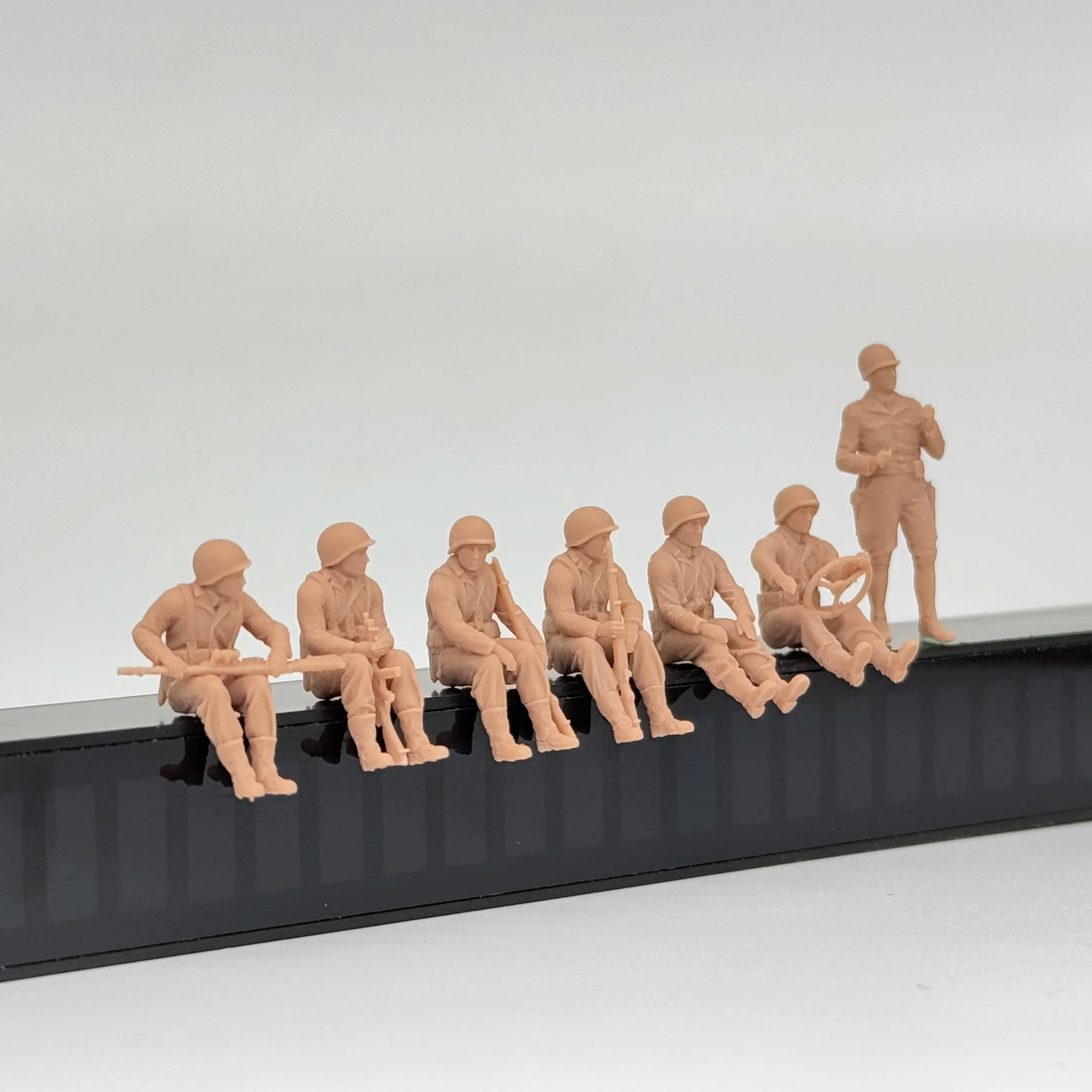 1/72 Scale WWII US WC-52 Truck & Infantry Crew Resin Model Kit (7 Figures) - Transport & General Staff Miniature