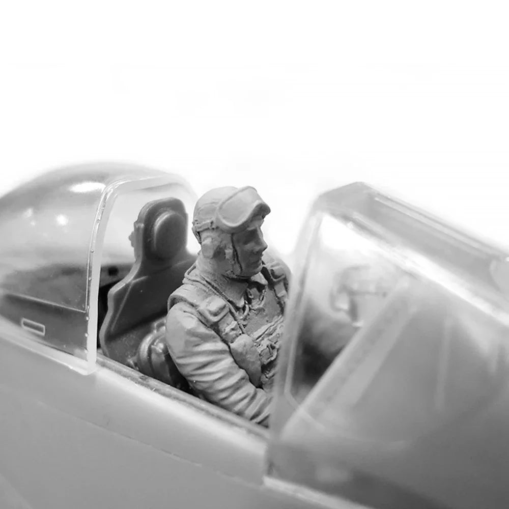 1/32 Forward Facing WWII Pilot Resin Figure | Military Aircraft Model Kit
