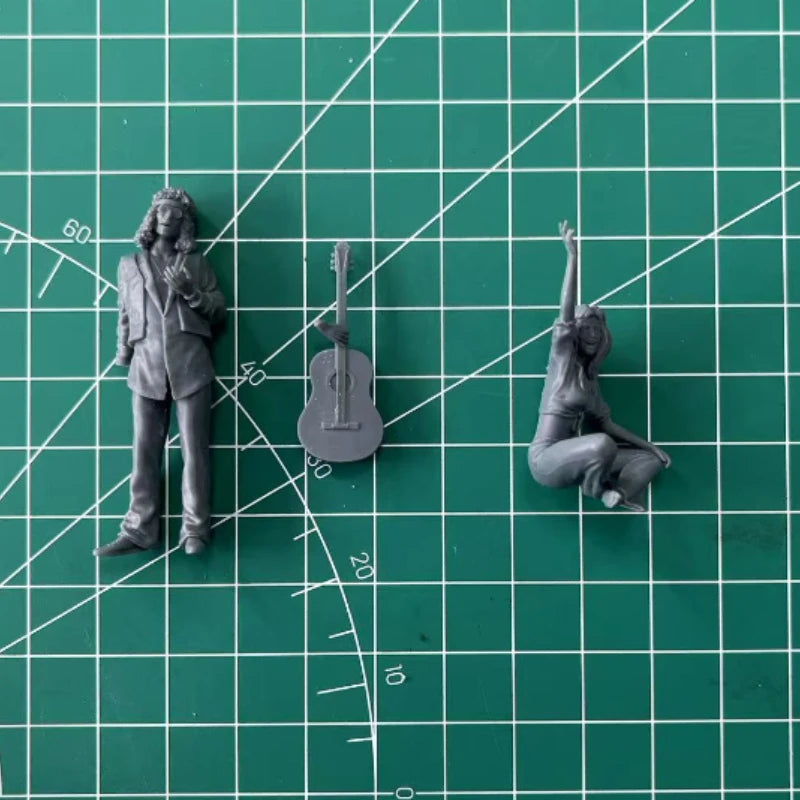 1/35 Scale Resin Figure Model Kit | Guitarist & Hippie Girl Set 2 Figures Diecast Unassembled Unpainted - R Supply Store