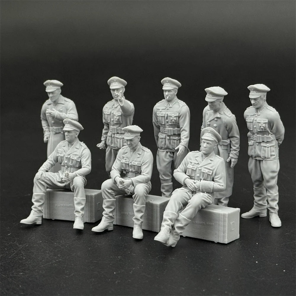1/35 Scale WWII German Army Infantry Staff & Ammunition Boxes - 8 Figures | R-Supply Store
