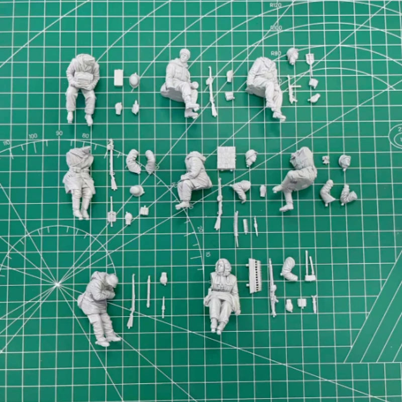 1/35 Scale Die-Cast Resin Figure Model Kit Military Theme Tank Soldiers Set (No Tank) Unassembled Unpainted - R Supply Store