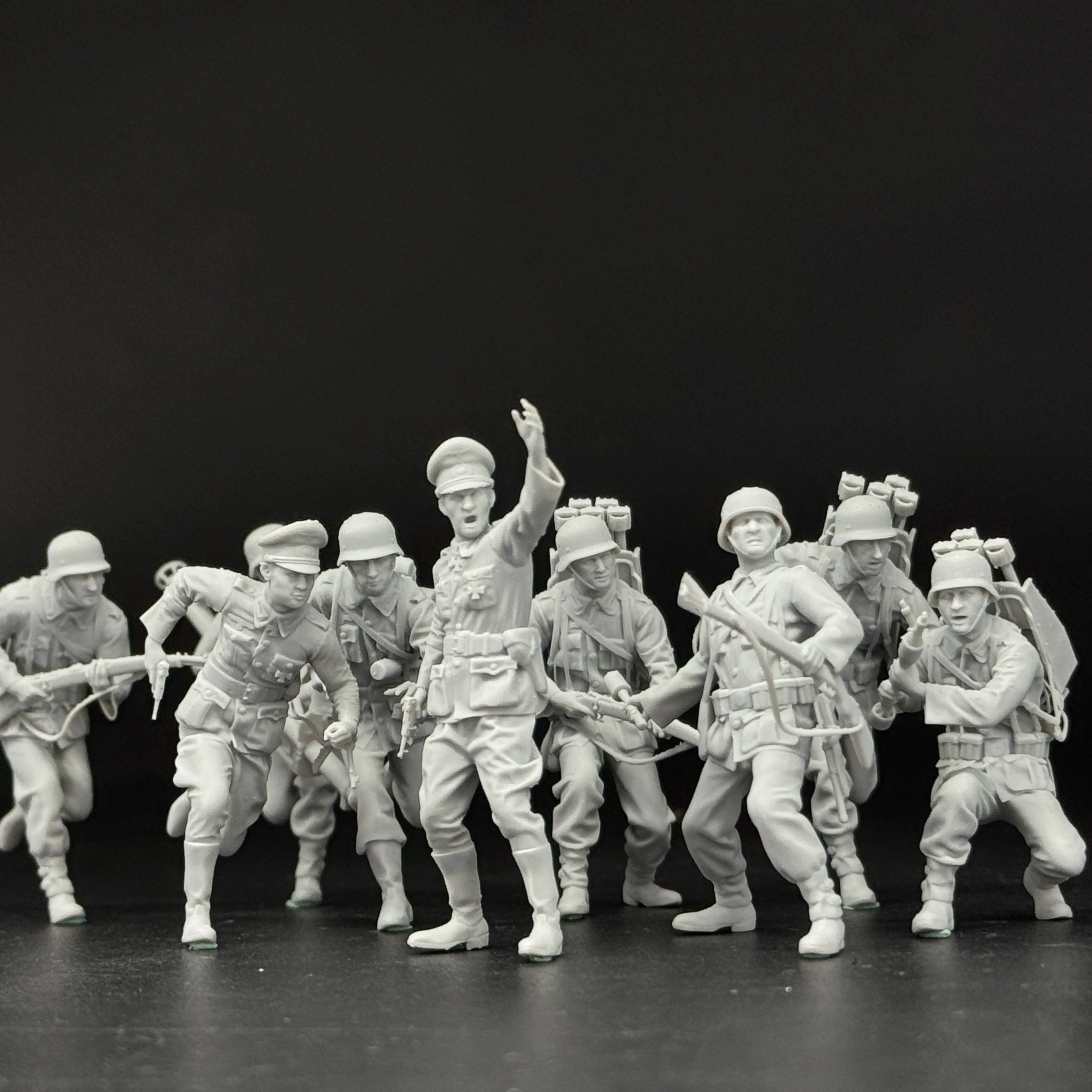 1/35 German Charging Soldiers & Officers (9 Fig) Resin Kit | Assault Scene