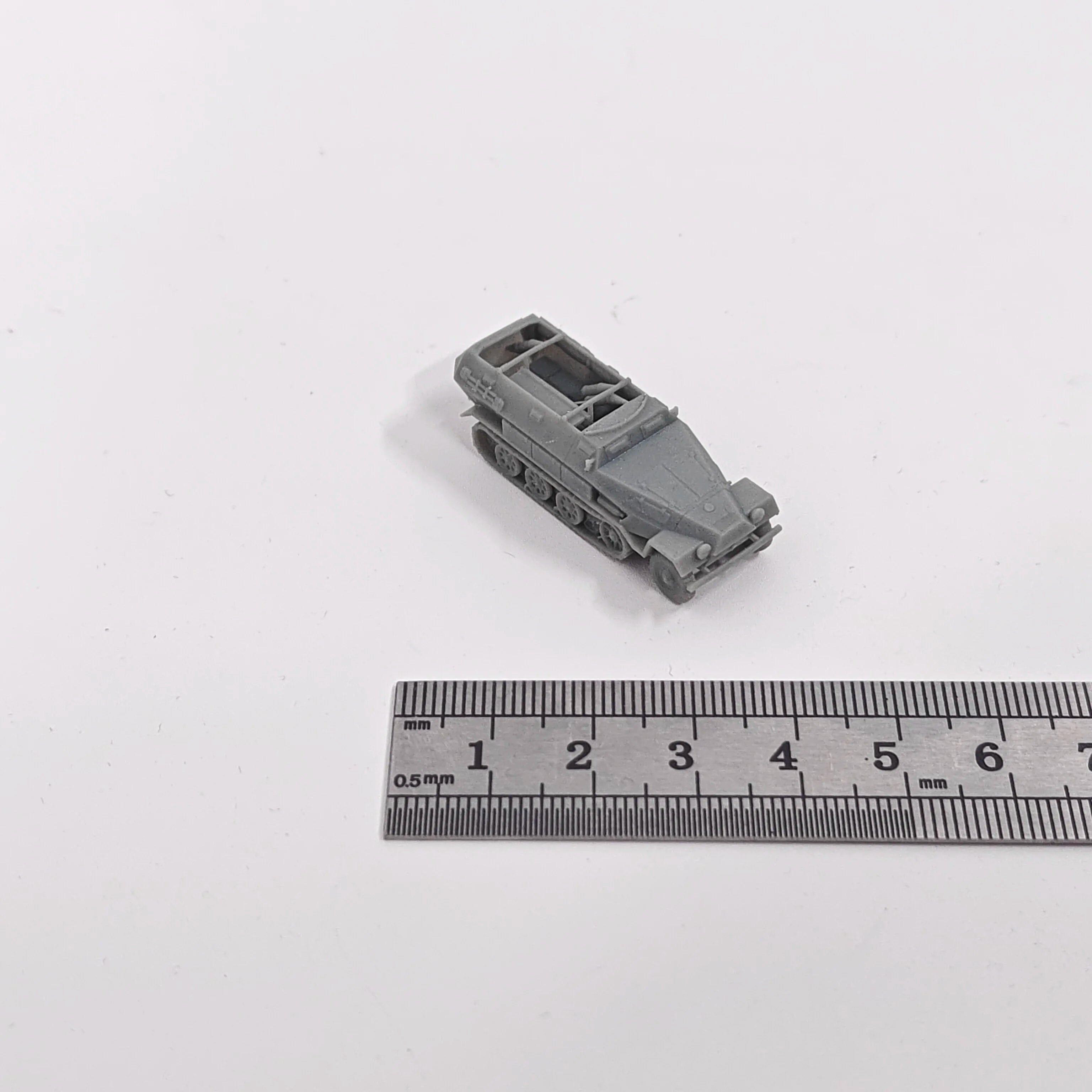 1/144 Scale SdKfz.251/8 Ausf.D Mittlerer Krankenpanzerwagen | WWII German Armored Medical Vehicle Model Kit Unassembled - R Supply Store