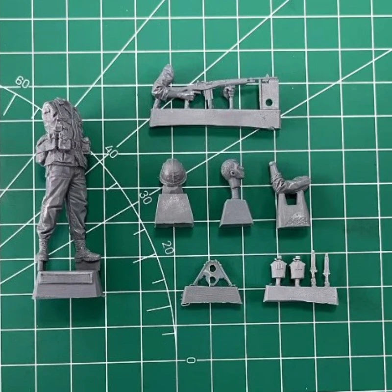 1/35 Scale Resin Figure Model Kit | U.S. Army Soldier Diecast Unassembled Unpainted Military Diorama - R Supply Store
