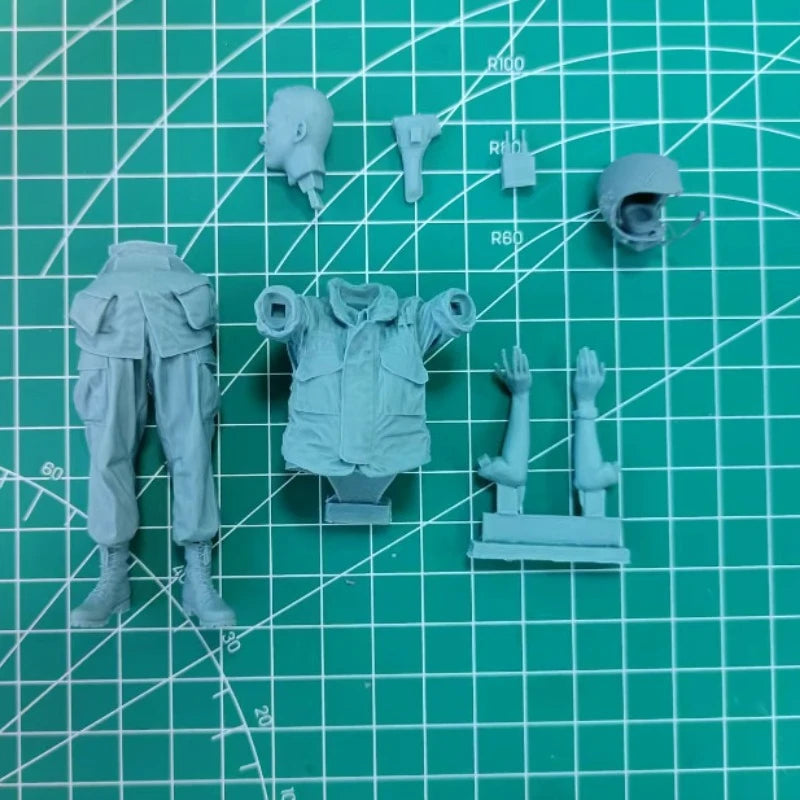 1/16 Scale Armored Personnel Carrier Commander | Die-Cast Resin Figure Model Kit | Unassembled and Unpainted - R Supply Store