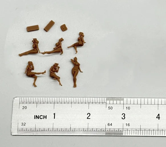 1/72 Scale WWII Pin-Up / Poster Girl Resin Figure Set - Airfield Diorama & Nose Art Miniature