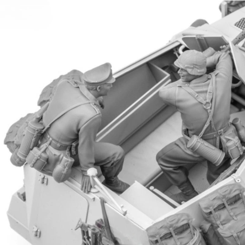 1/16 Scale WWII German Armored Vehicle Crew - Resin Model Kit 2 Figures Unassembled Unpainted