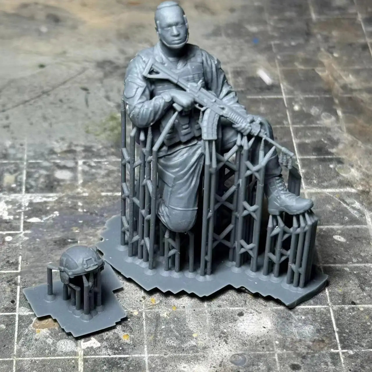 1/35 Scale Modern Infantry Soldier Kneeling Resin Figure - Tactical Urban Combat Miniature