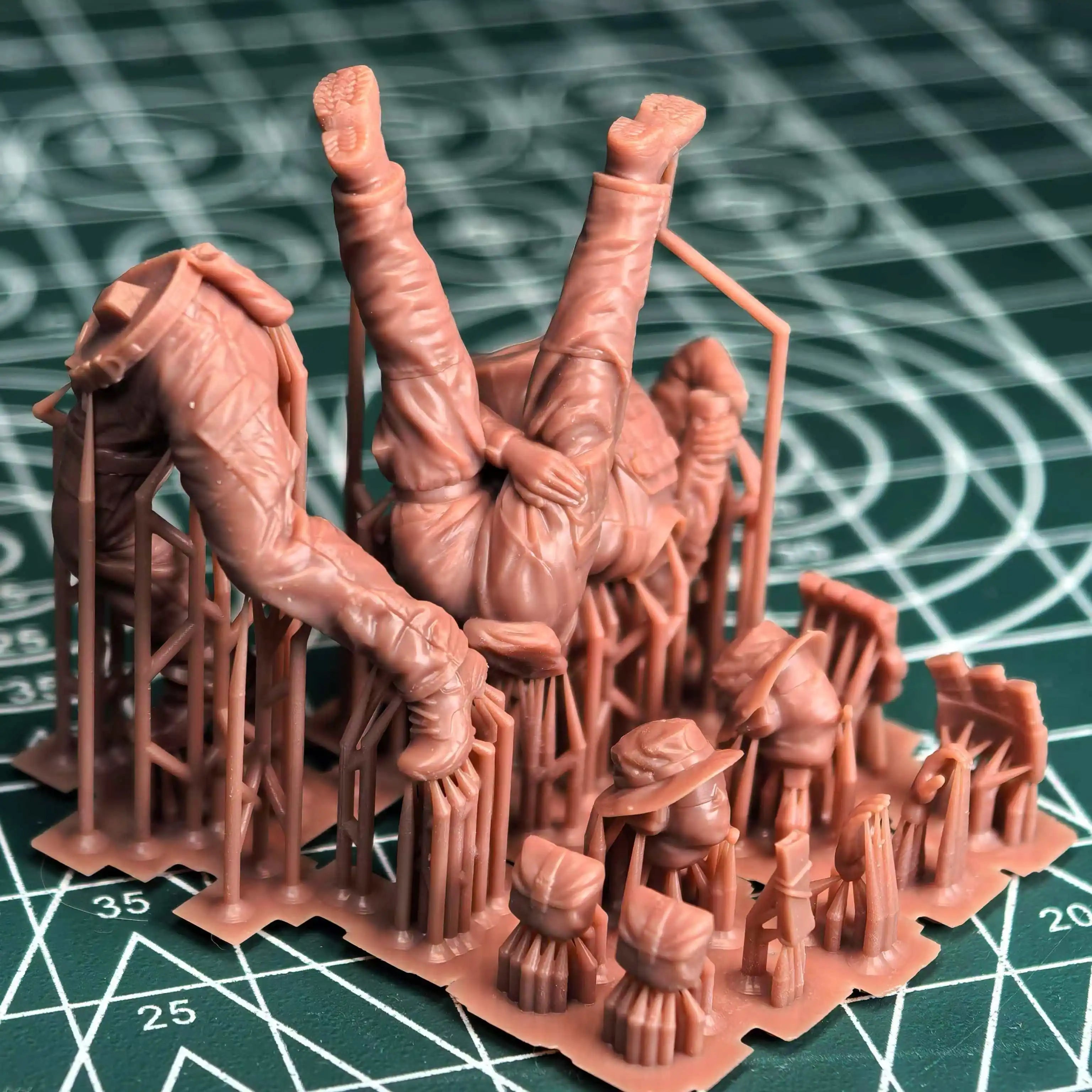 1/35 Scale Modern Military Buddy Rescue Team Resin Figure Set (x2) - Unassembled Combat Extraction Scene