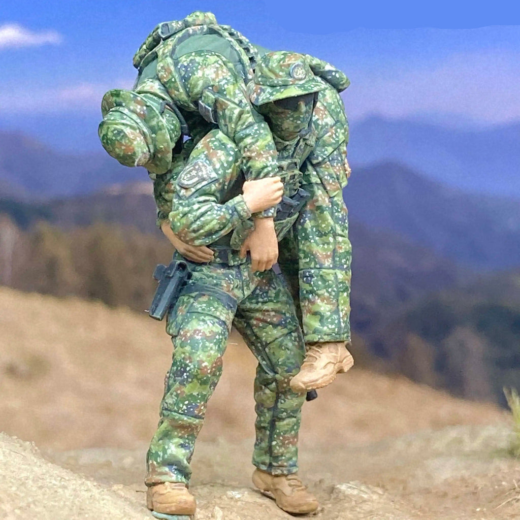 1/35 Scale Modern Military Buddy Rescue Team Resin Figure Set (x2) - Unassembled Combat Extraction Scene