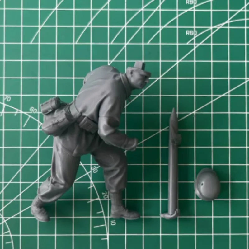 1/16 Scale WWII German Field Artillery Loader Resin Figure - Camouflaged Historical Miniature