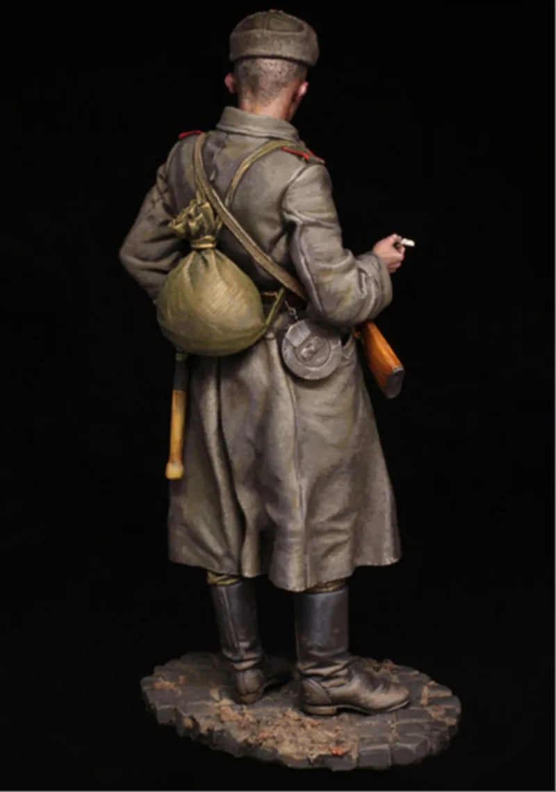 1/16 Scale Resin Figure Model Kit | 1945 Soviet Soldier Diecast Unassembled Unpainted Military Miniature - R Supply Store