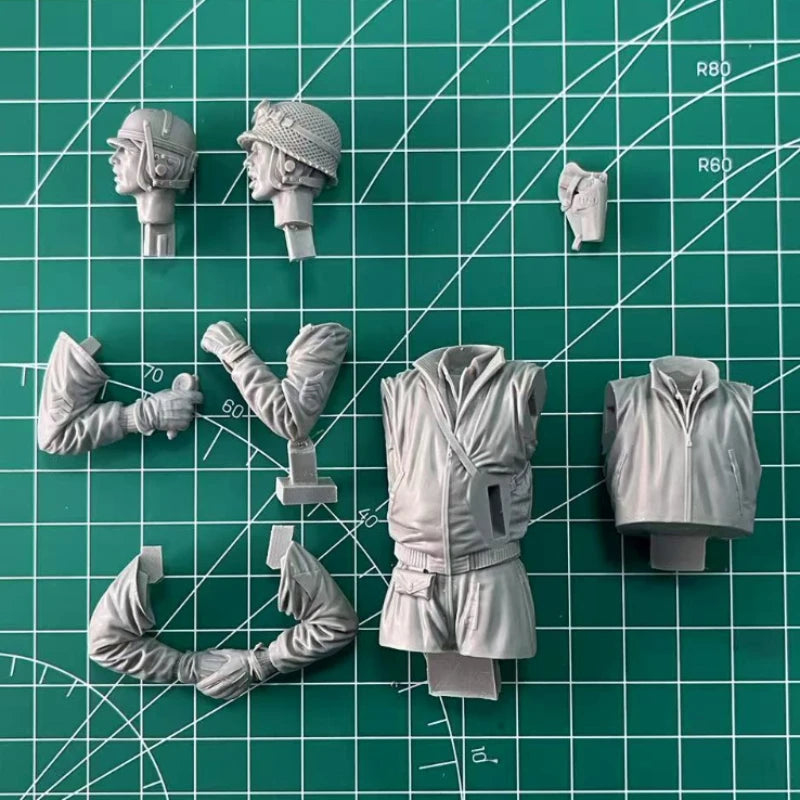 1/16 Scale Die-Cast Resin Figure Model Kit WWII U.S. Tank Crew Half-body 2 Figures Unassembled and Unpainted - R Supply Store