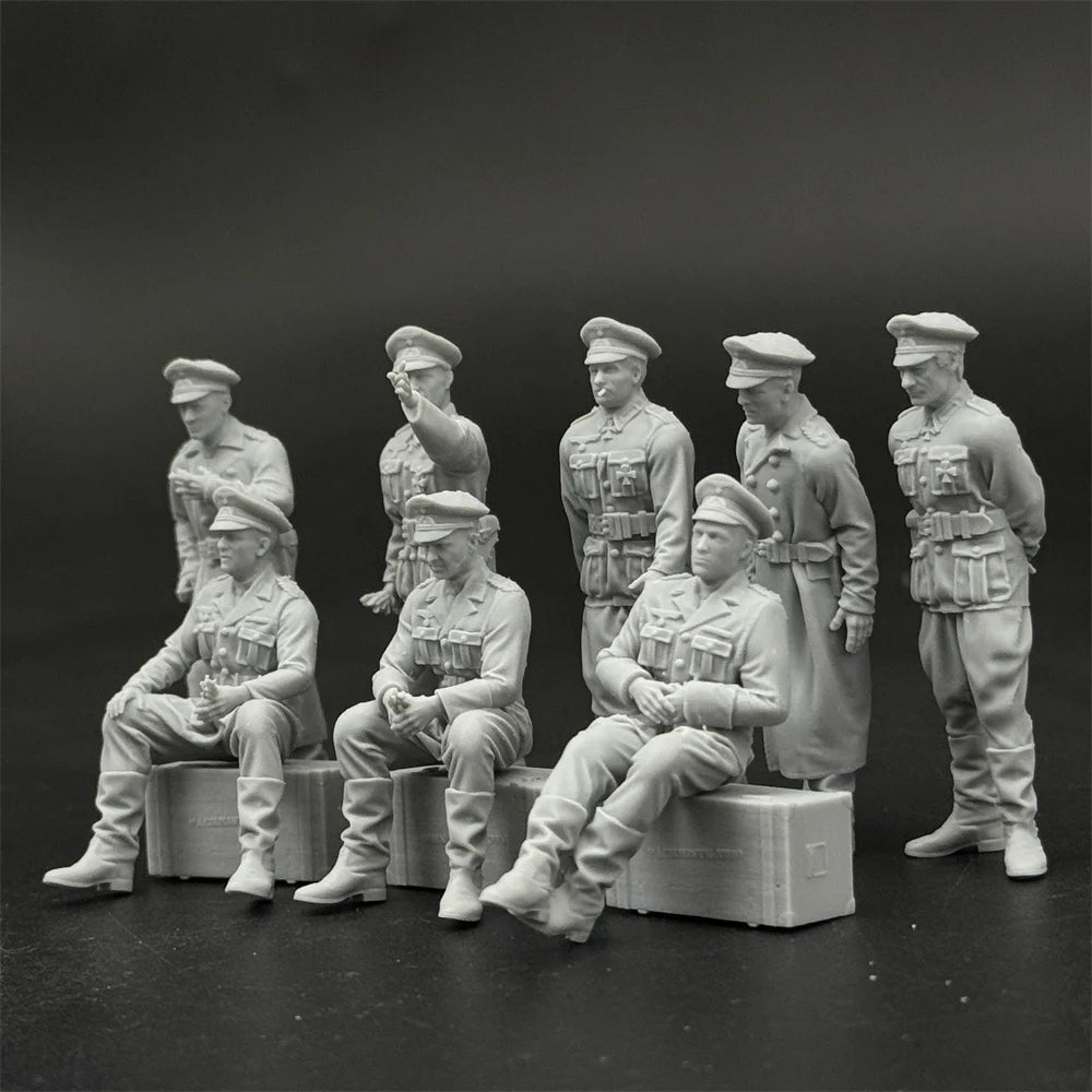 1/35 Scale WWII German Army Infantry Staff & Ammunition Boxes - 8 Figures | R-Supply Store