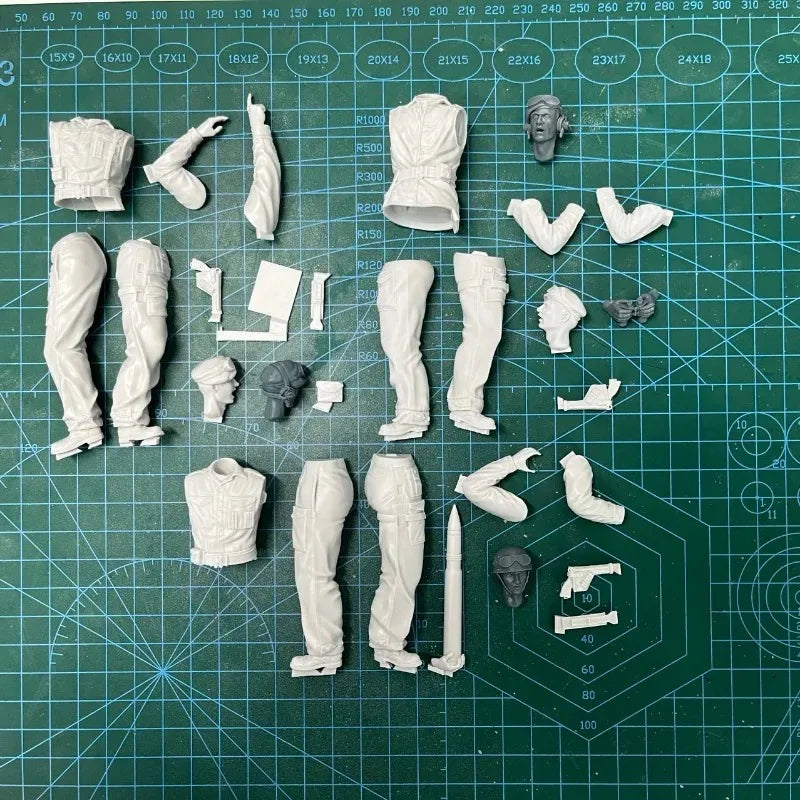 1/16 Scale WWII British Army M10 Tank/Achilles Crew Resin Figure Set (x3) - Unassembled Vehicle Kit