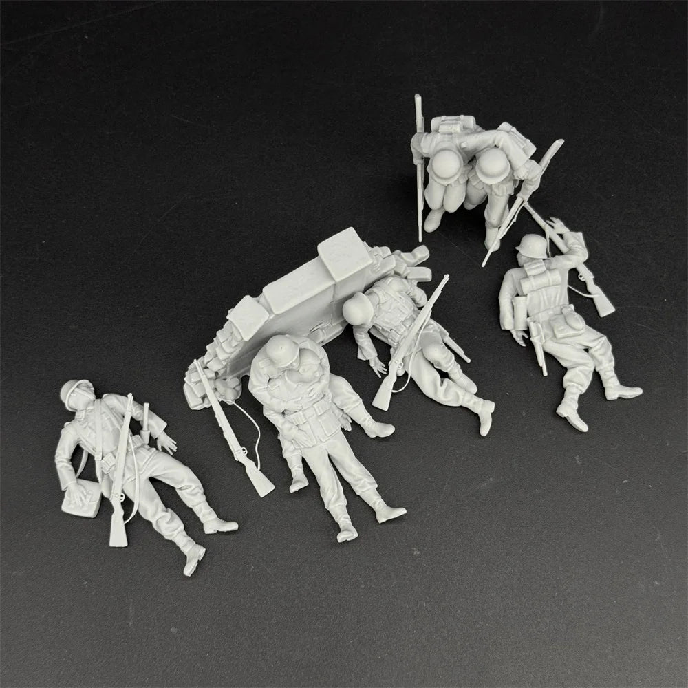 1/35 Scale WWII German Army Rescuing the Wounded - 7 Figure Model Kit | R-Supply Store