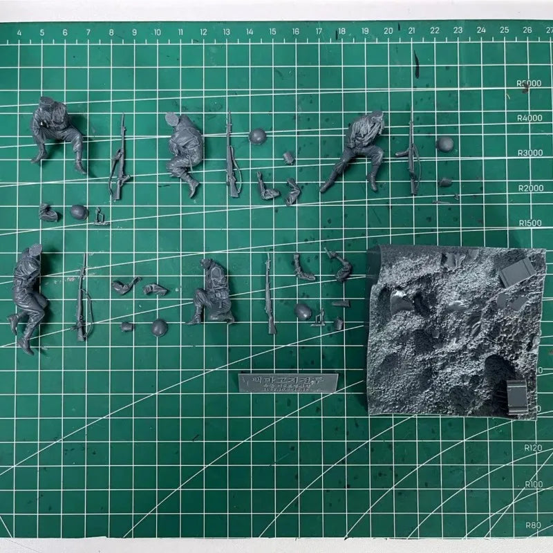 1/35 US Infantry 5-Figure Huddle Resin Kit | WWII/Korean War Diorama - R Supply Store