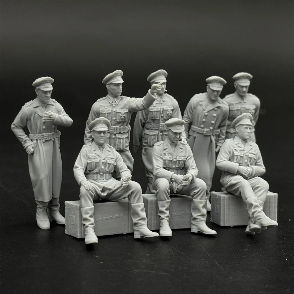 1/35 Scale WWII German Army Infantry Staff & Ammunition Boxes - 8 Figures | R-Supply Store