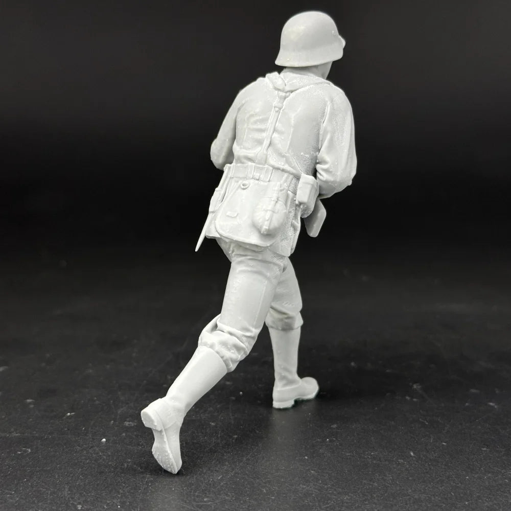 1/16 Scale WWII German Army Charging Soldier - Intense Combat Pose | R-Supply Store