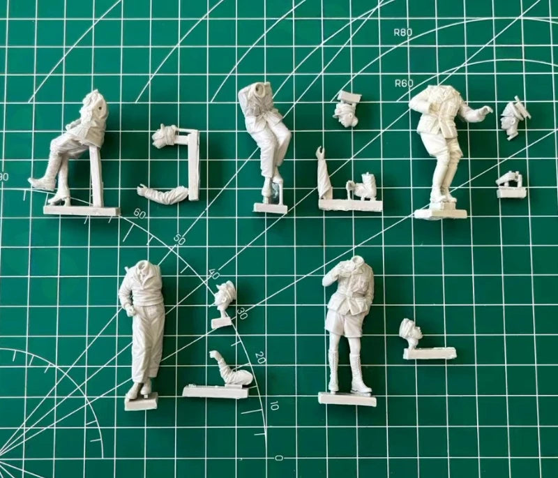 1/35 Scale North Africa 1941–42 Armored Vehicle Crew Set | 5 Resin Figures Model Kit Unassembled Unpainted - R Supply Store