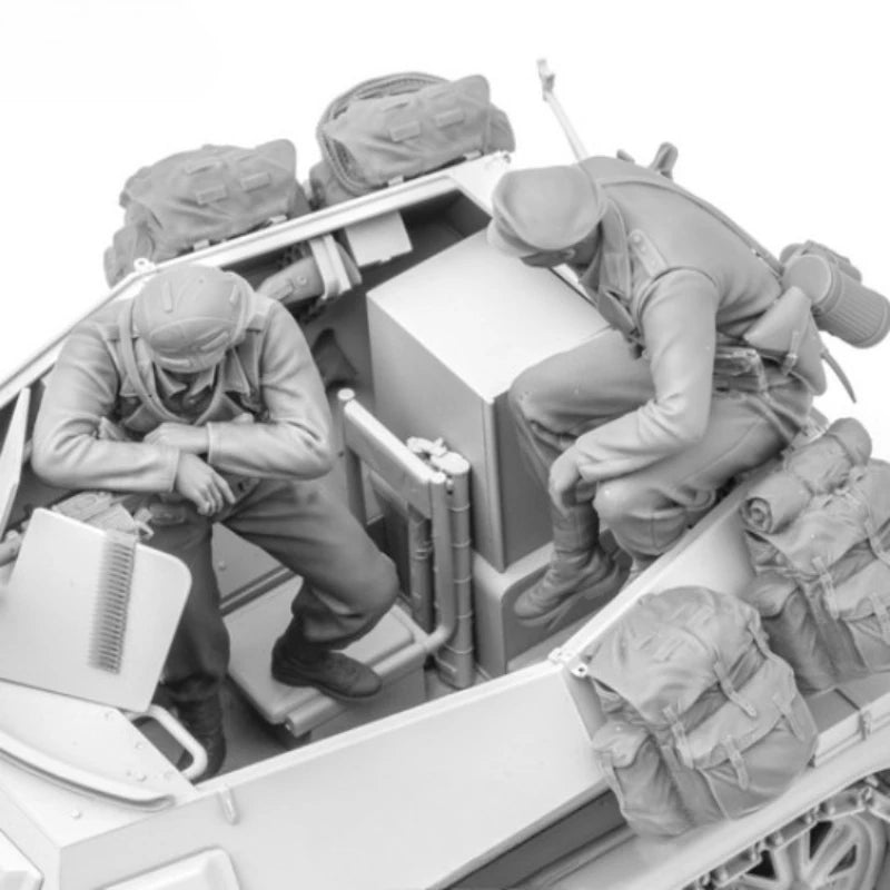 1/16 Scale WWII German Armored Vehicle Crew - Resin Model Kit 2 Figures Unassembled Unpainted