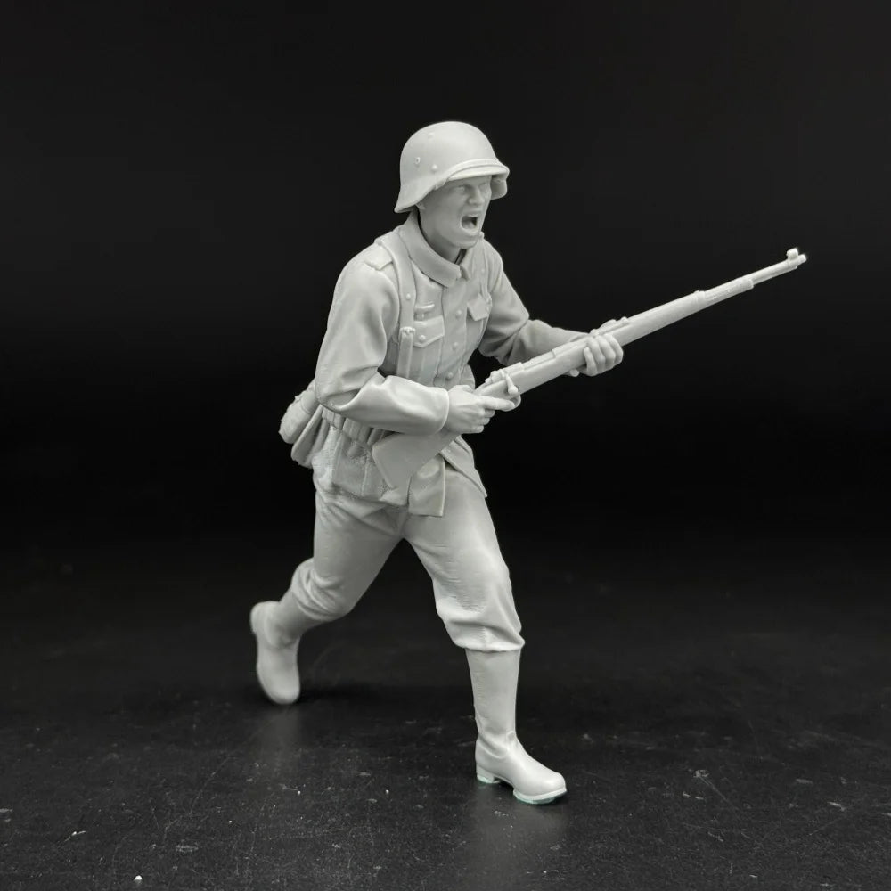 1/16 Scale WWII German Army Charging Soldier - Intense Combat Pose | R-Supply Store