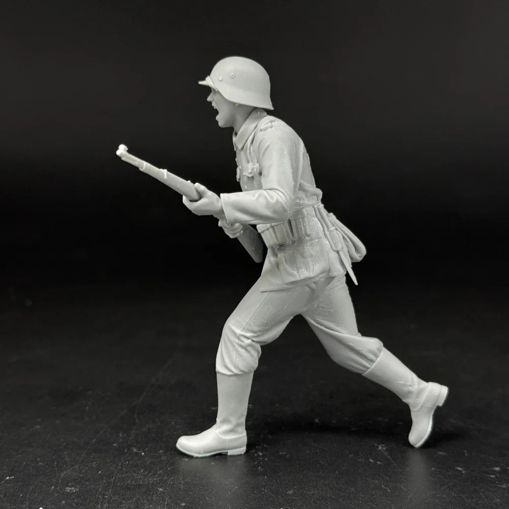 1/16 Scale WWII German Army Charging Soldier - Intense Combat Pose | R-Supply Store