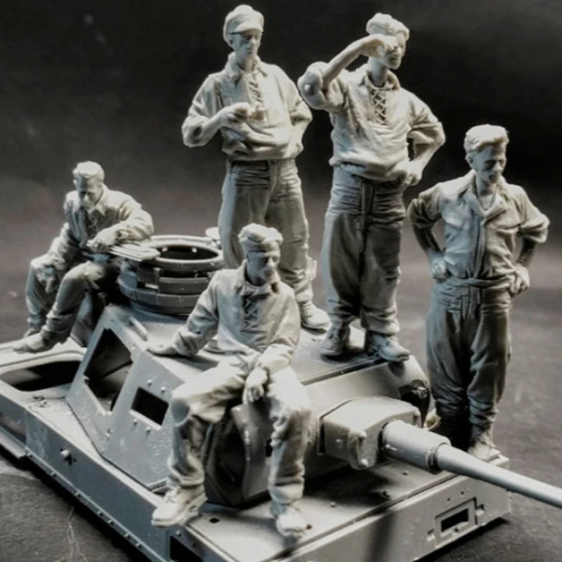1/35 Scale Die-Cast Resin Figure Model Kit Eastern Front Panzer III Tank Crews 5 Figures (No Tank) Unassembled and Unpainted - R Supply Store