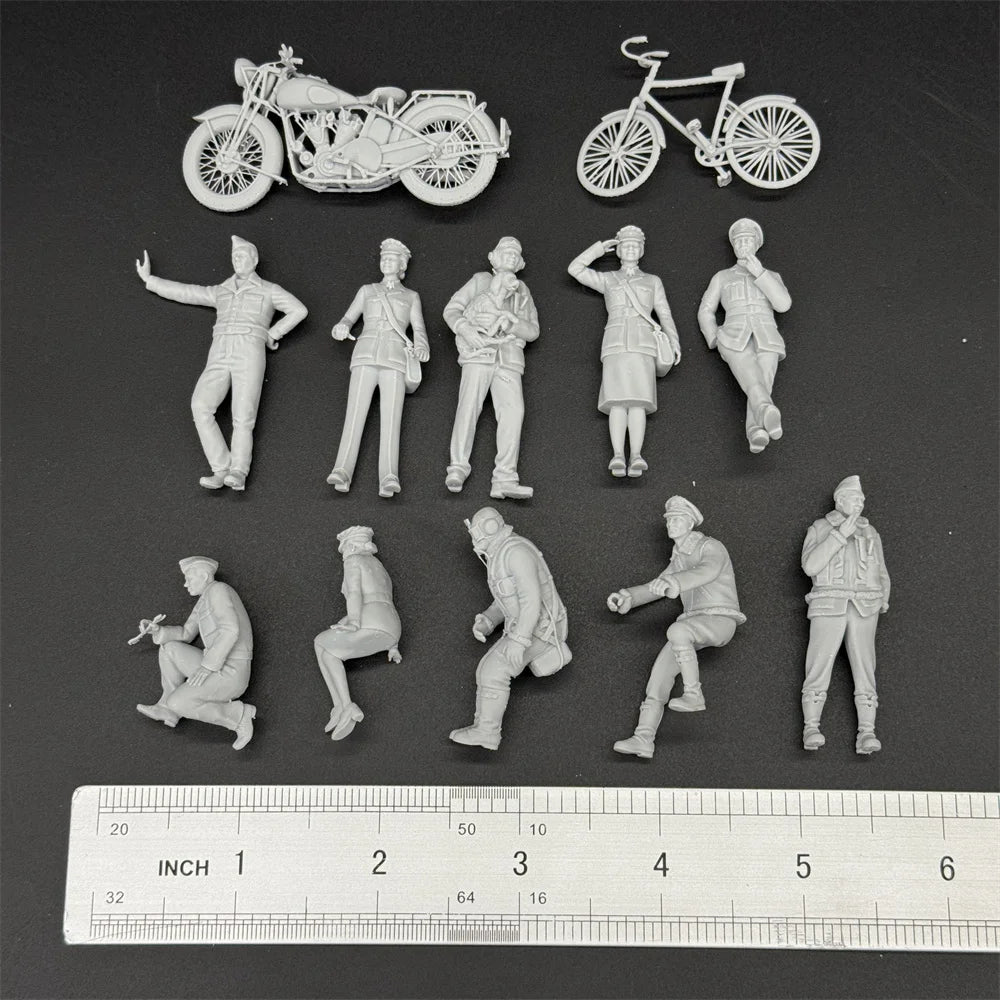 1/35 Scale WWII British Royal Air Force (RAF) Ground Crew & Pilots