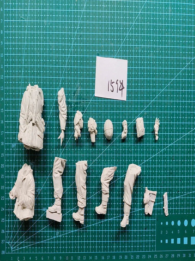 1/16 Scale WWII Winter Patrol Officer & Crew Resin Figure Set (x2) - Unassembled Historical Miniature