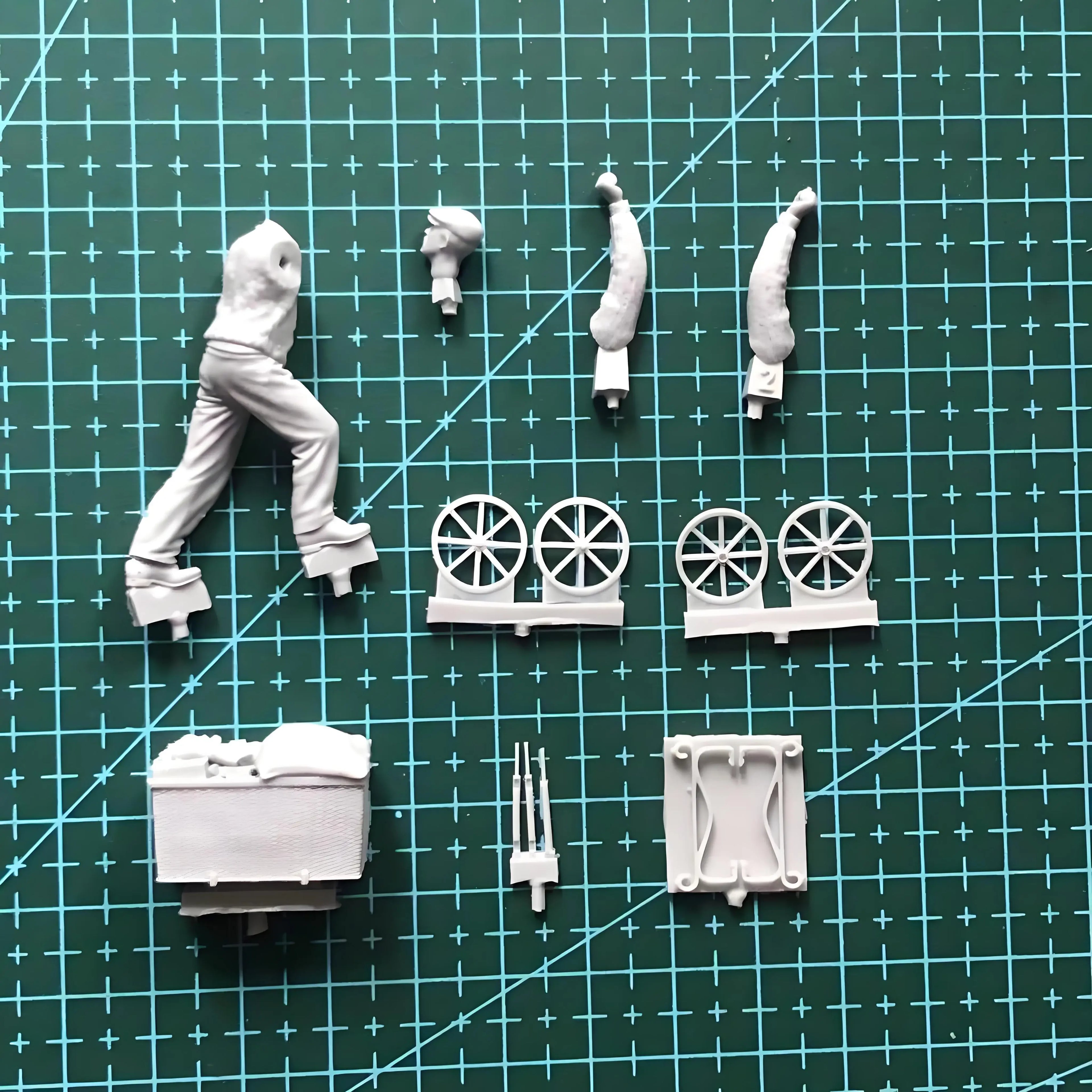 1/35 Scale WWII Soldier with Property Cart - Resin Model Kit Evacuation Scene Unassembled Unpainted